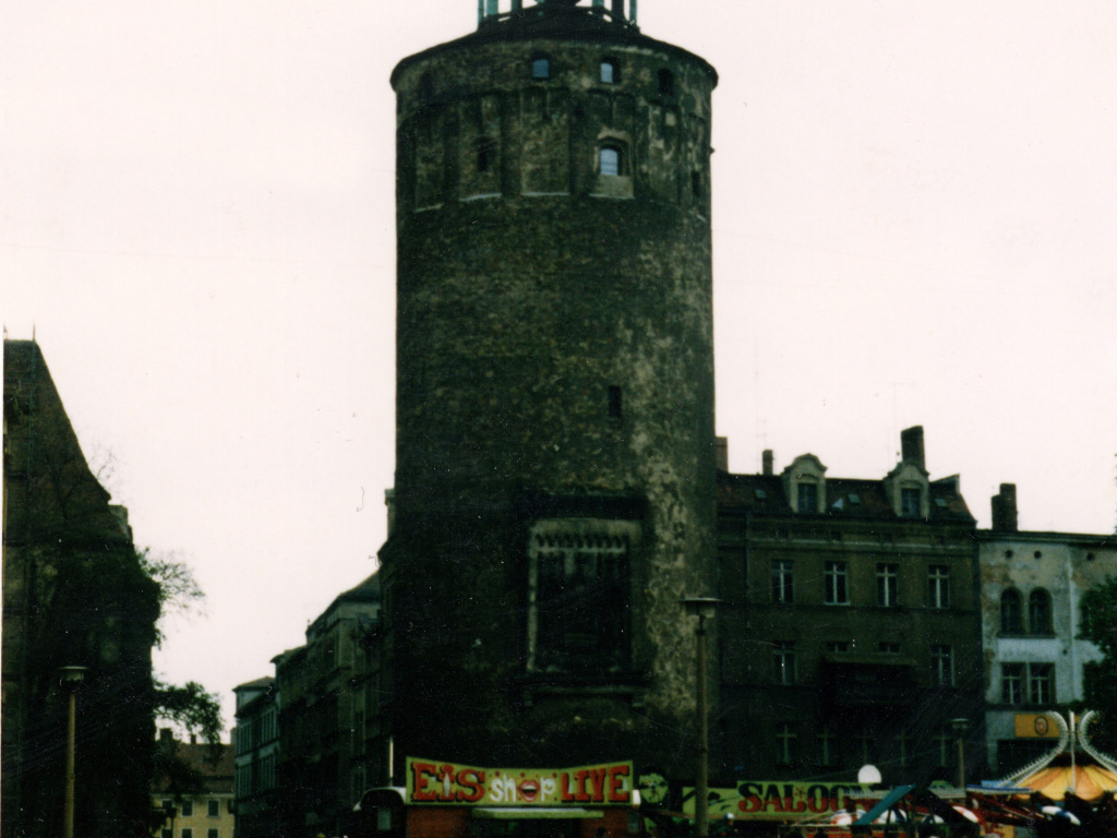 Dicker Turm